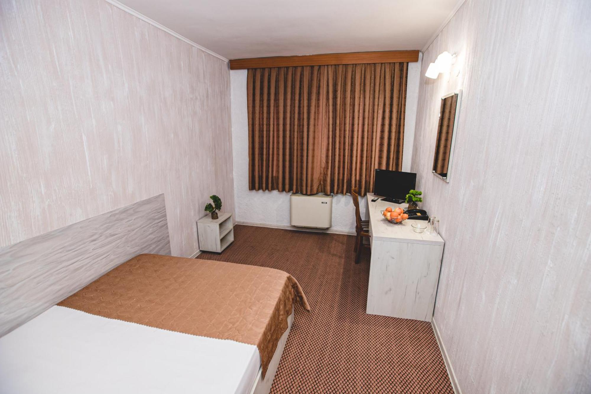 Rodopi Hotel Haskovo Exterior foto