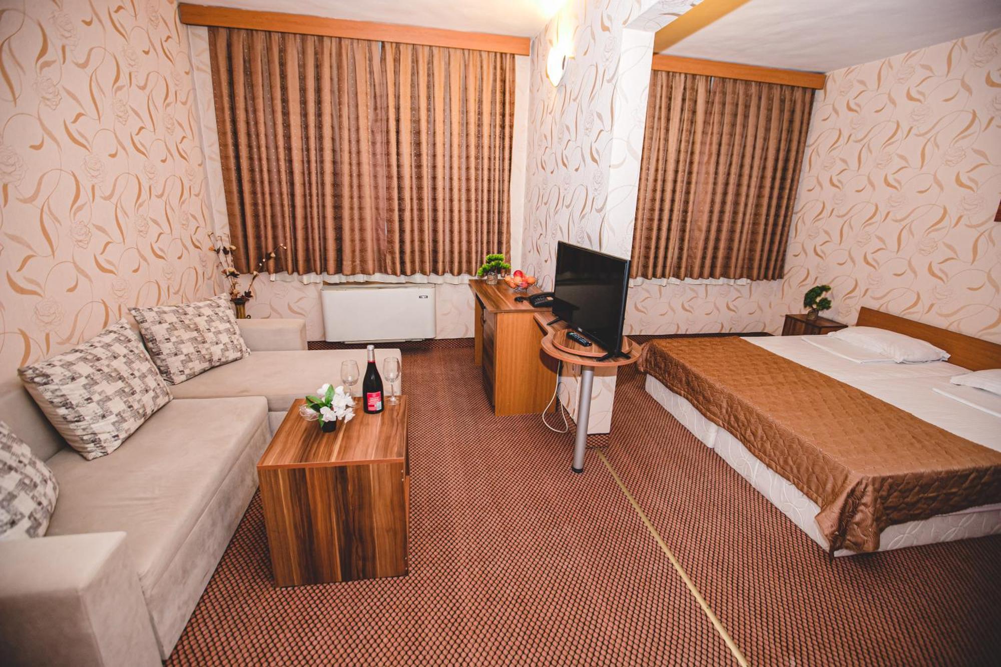Rodopi Hotel Haskovo Exterior foto