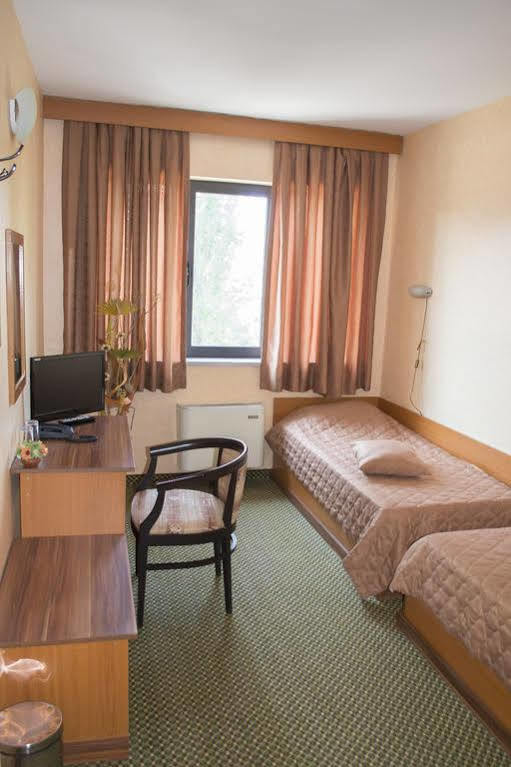 Rodopi Hotel Haskovo Exterior foto